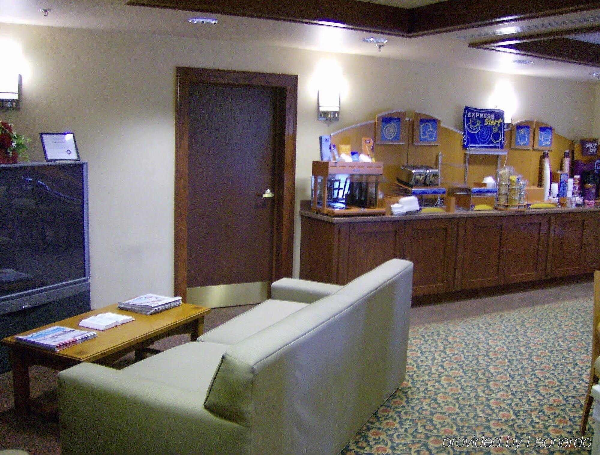 Holiday Inn Express Hotel & Suites Greenville By Ihg Exterior foto